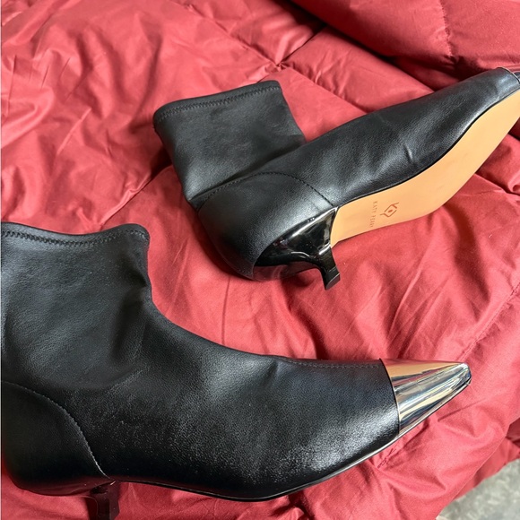 Katy Perry kitten heel boot not worn - Picture 2 of 3